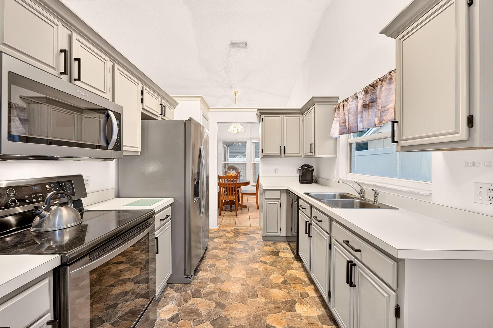 WOODFIELD OAKS - Residential