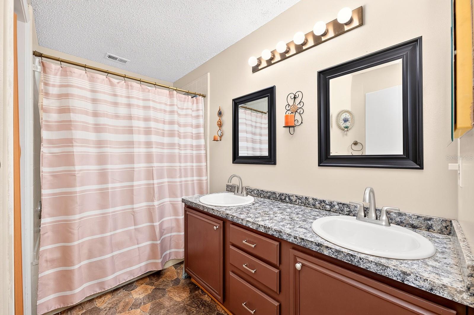 WOODFIELD OAKS - Residential