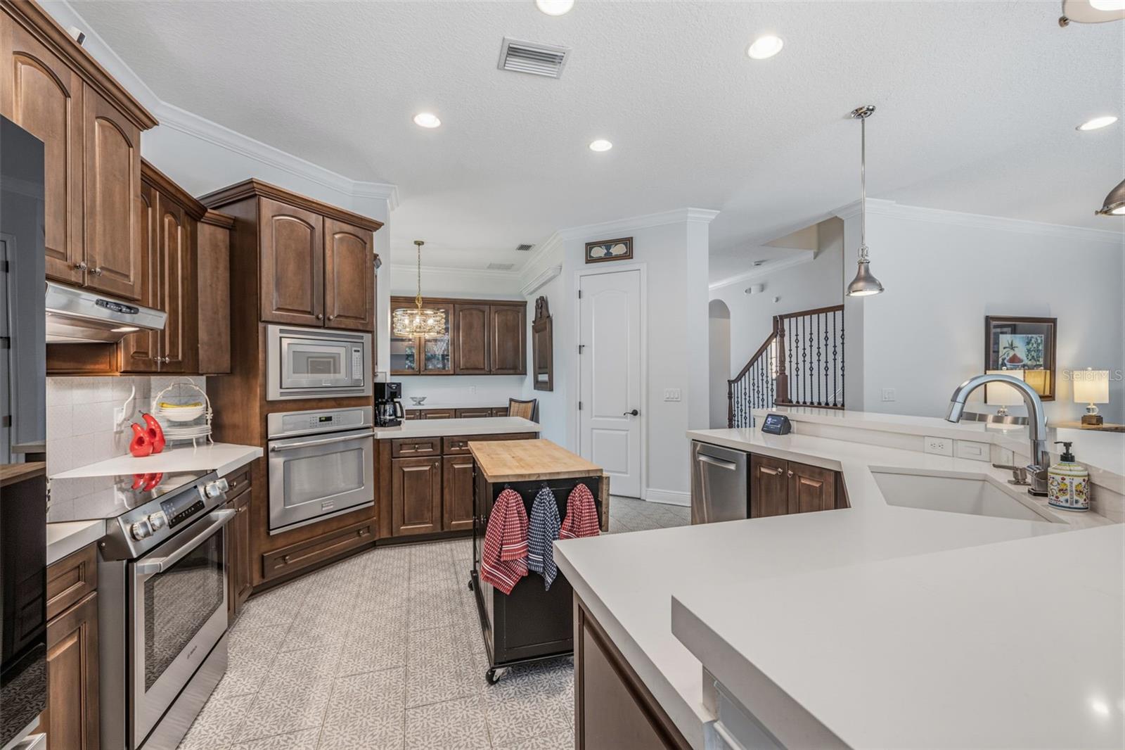 FOREST HILLS - Residential