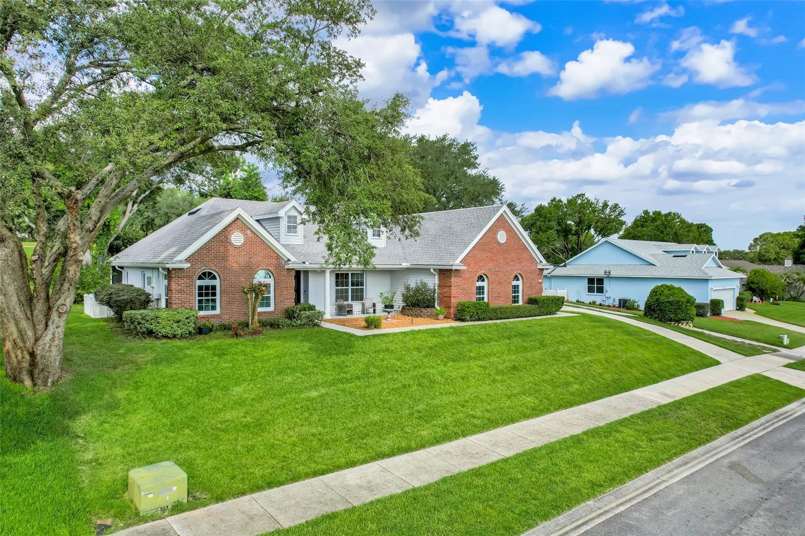 VILLAGE GREEN - Residential