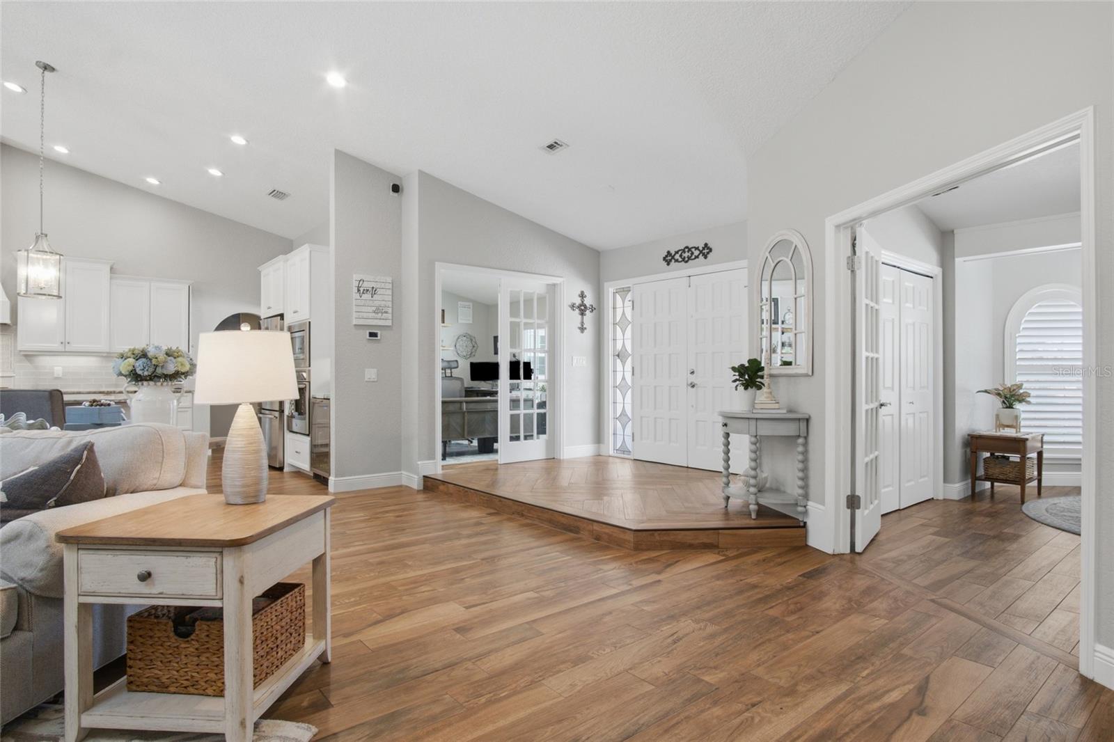 CREEKS BEND - Residential