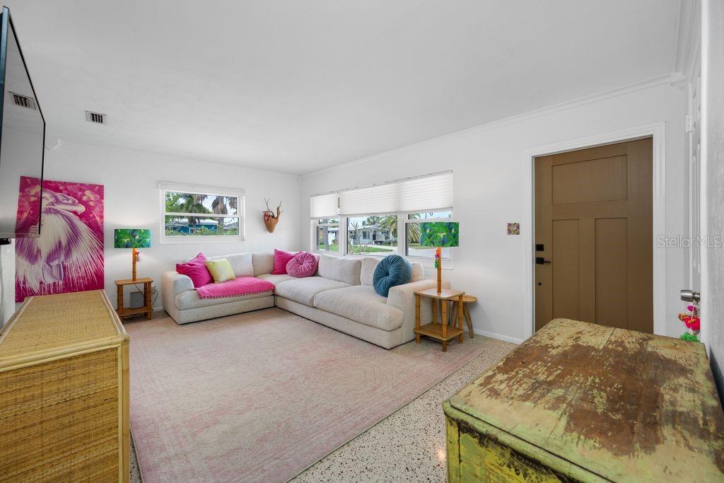 PASADENA SHORES - Residential