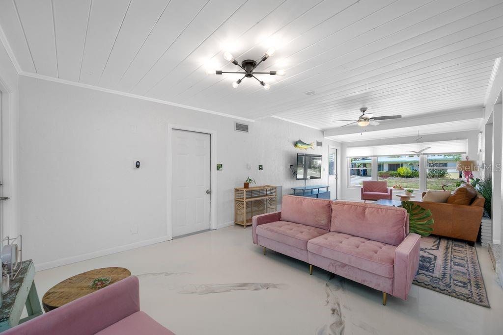 PASADENA SHORES - Residential