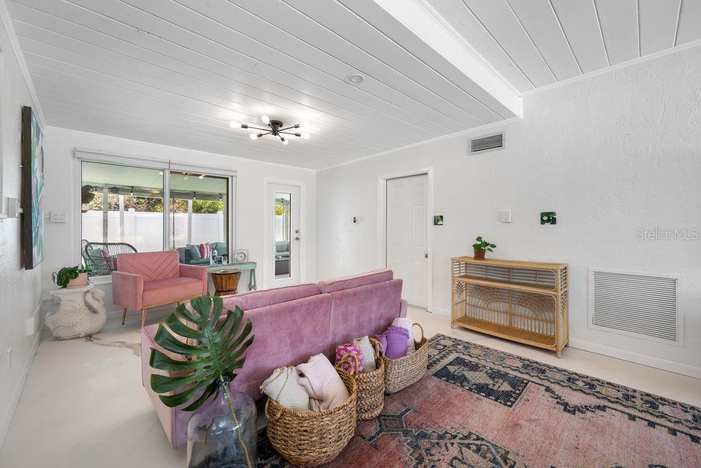 PASADENA SHORES - Residential