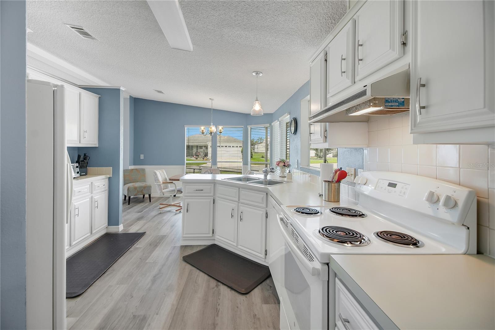 LADY LAKE ORANGE BLOSSOM GARDENS UNIT 14 - Residential