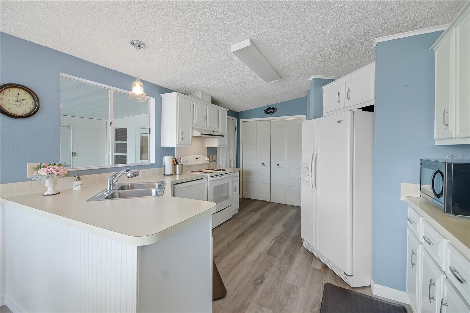 LADY LAKE ORANGE BLOSSOM GARDENS UNIT 14 - Residential