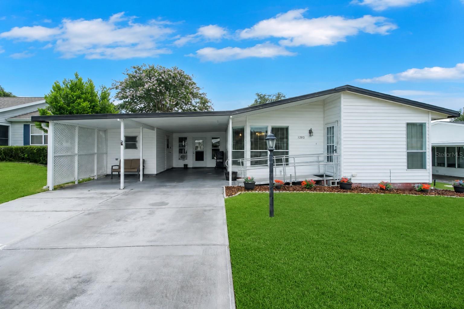 LADY LAKE ORANGE BLOSSOM GARDENS UNIT 14 - Residential