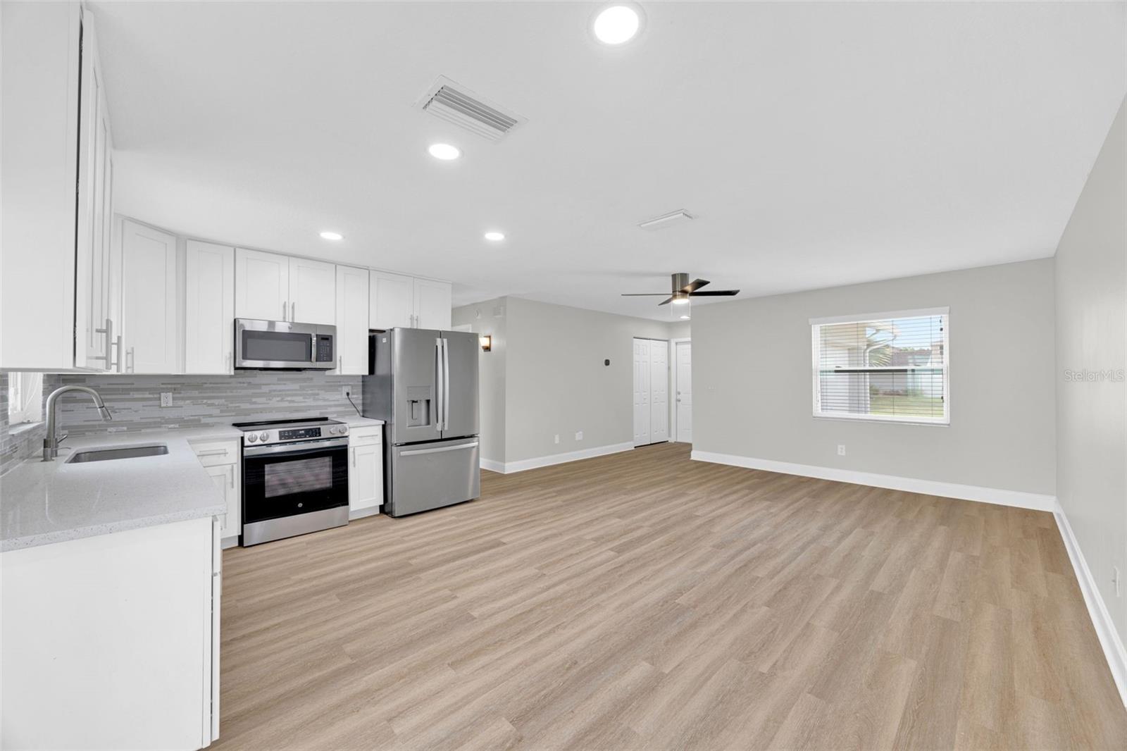 CARROLLWOOD MEADOWS UNIT VI SE - Residential