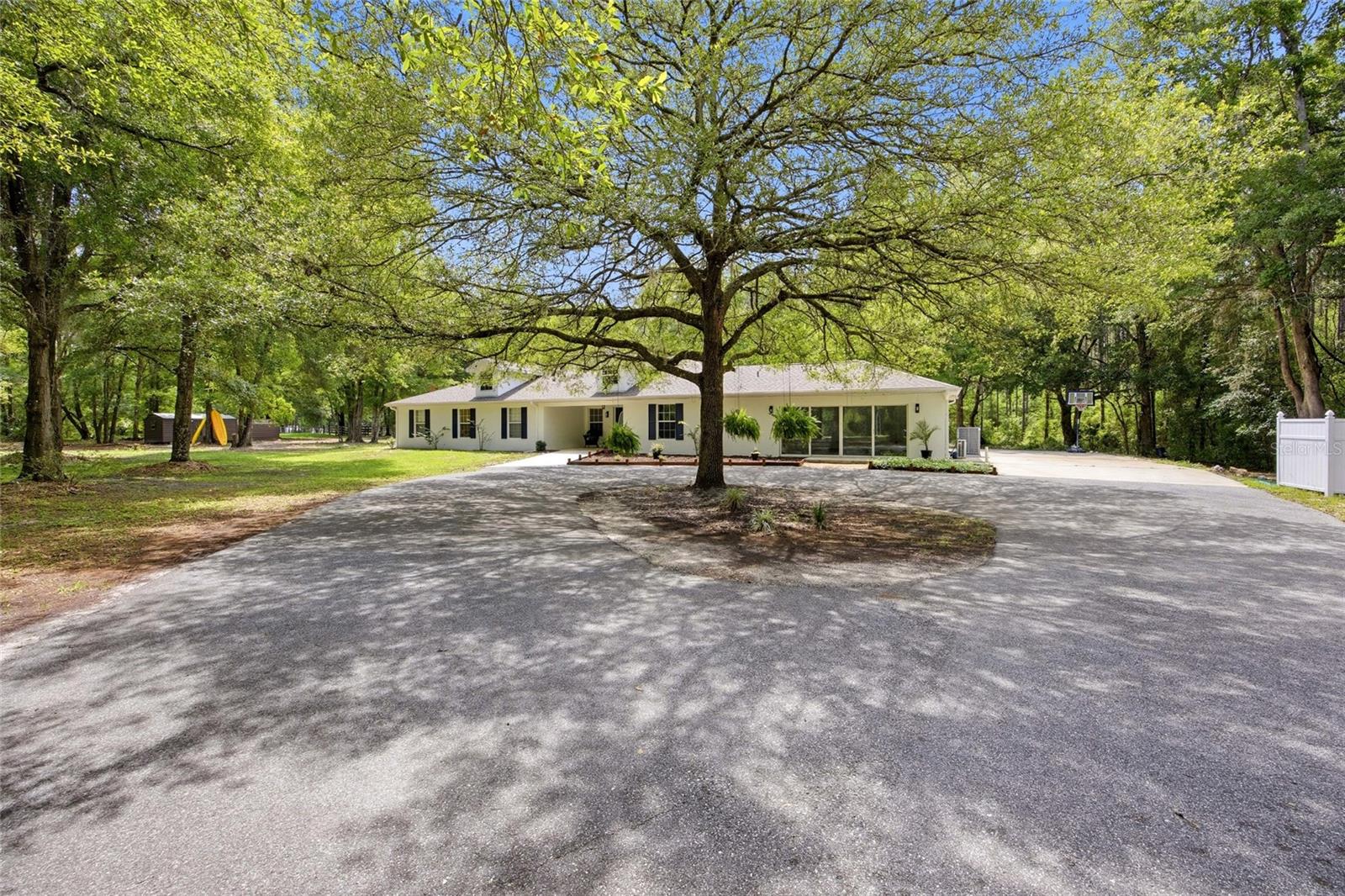 DEERFIELD ESTATES - Residential Lease