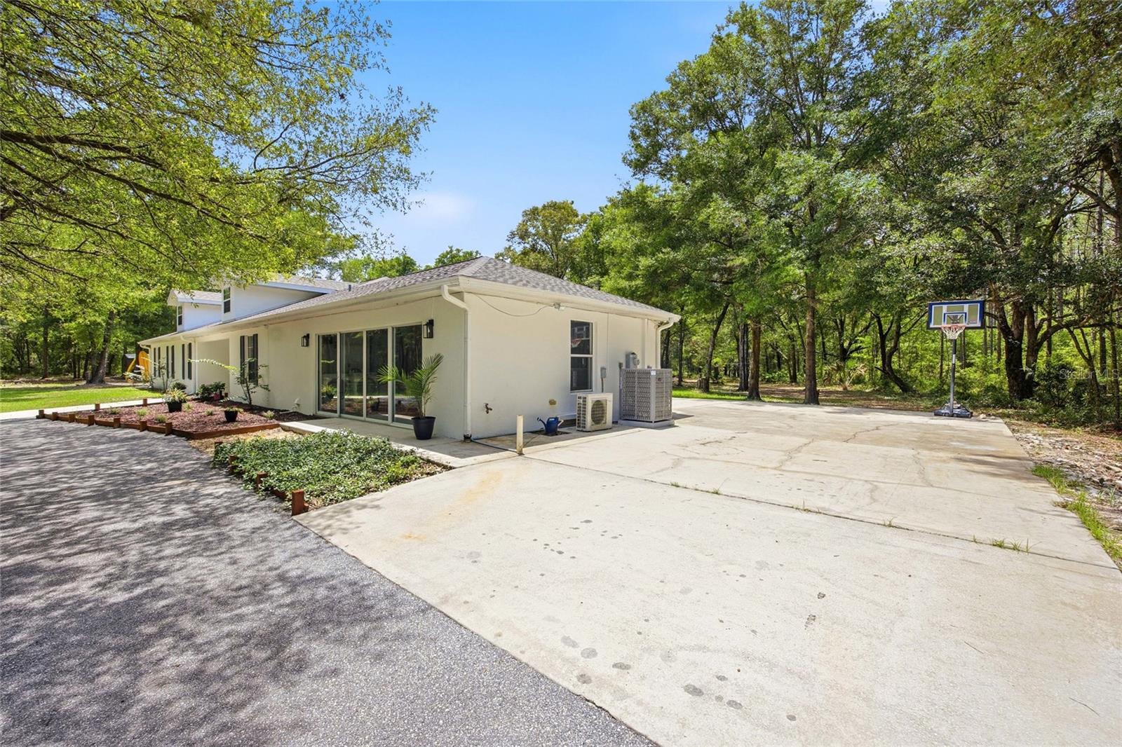 DEERFIELD ESTATES - Residential Lease