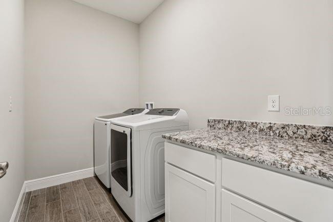 APPLEWOOD RESERVE - Residential