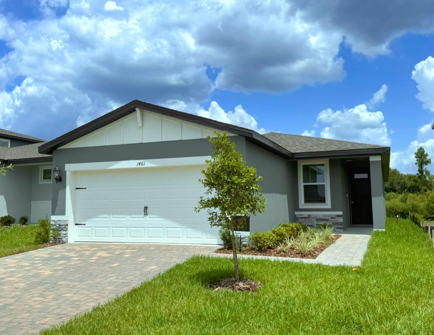 TWO RIVERS - Residential Lease