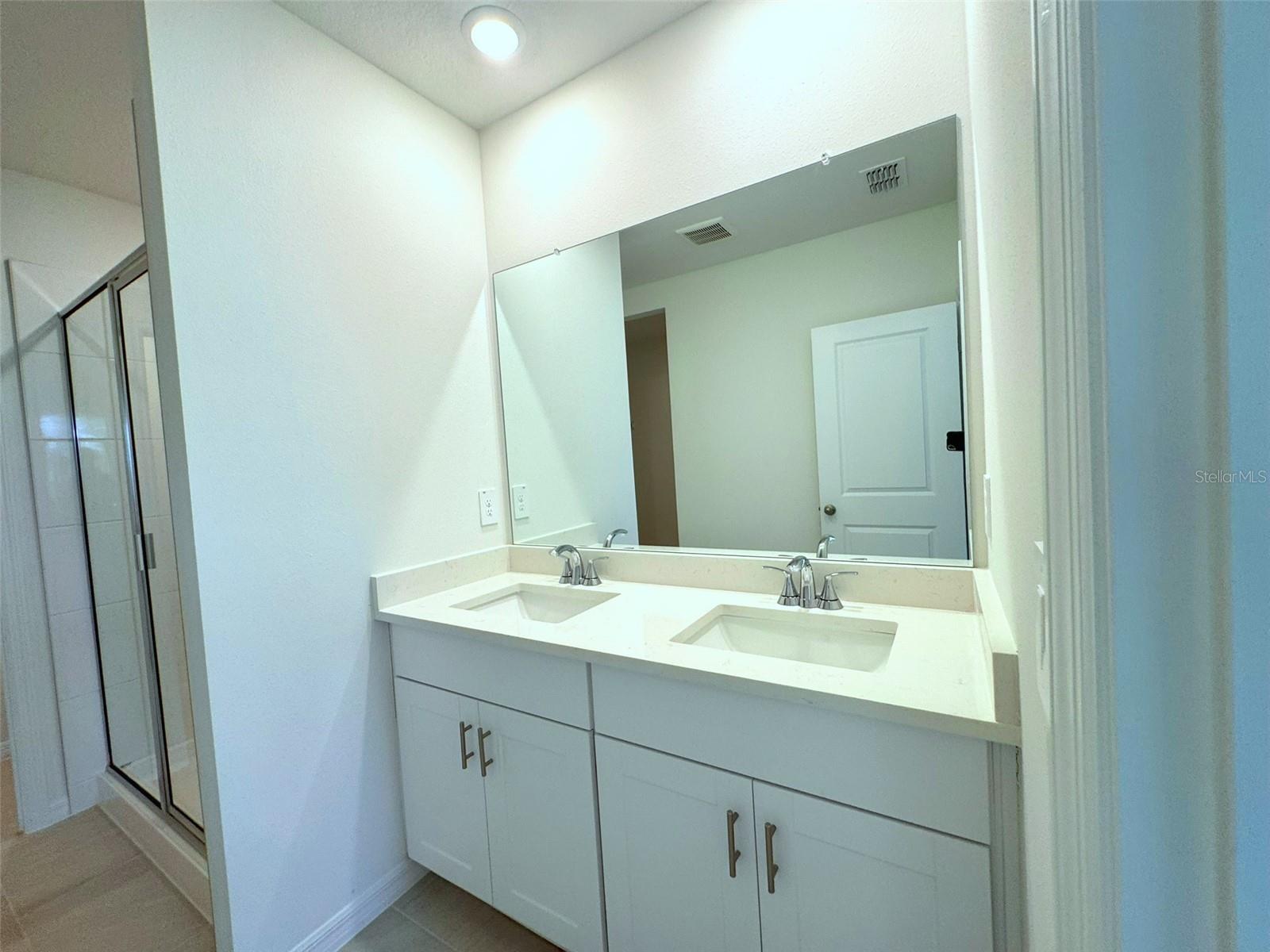 TWO RIVERS - Residential Lease