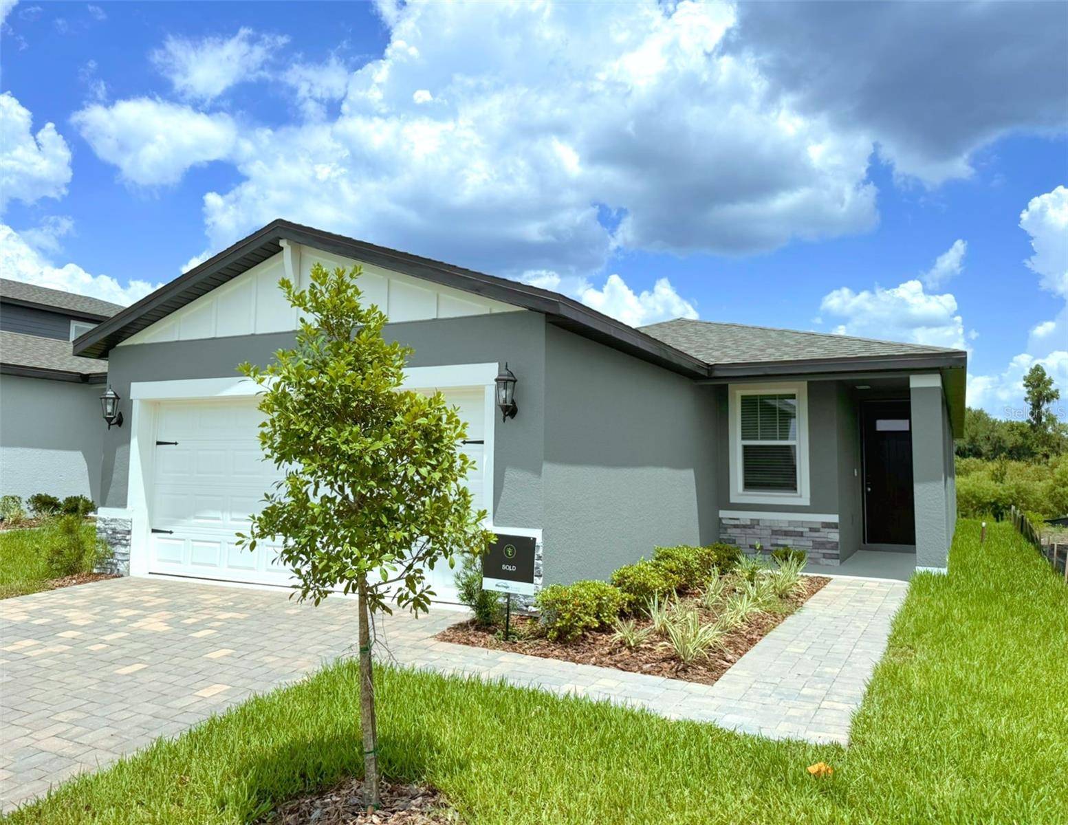 TWO RIVERS - Residential Lease