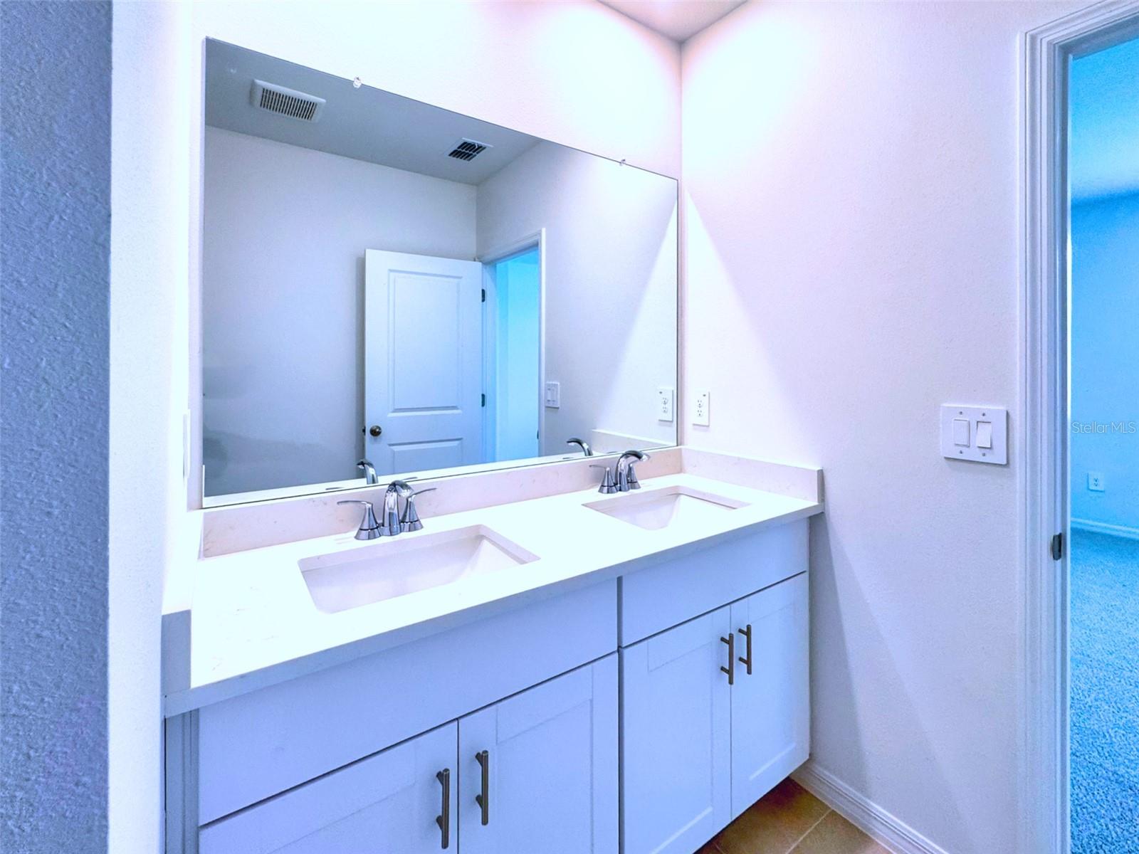 TWO RIVERS - Residential Lease