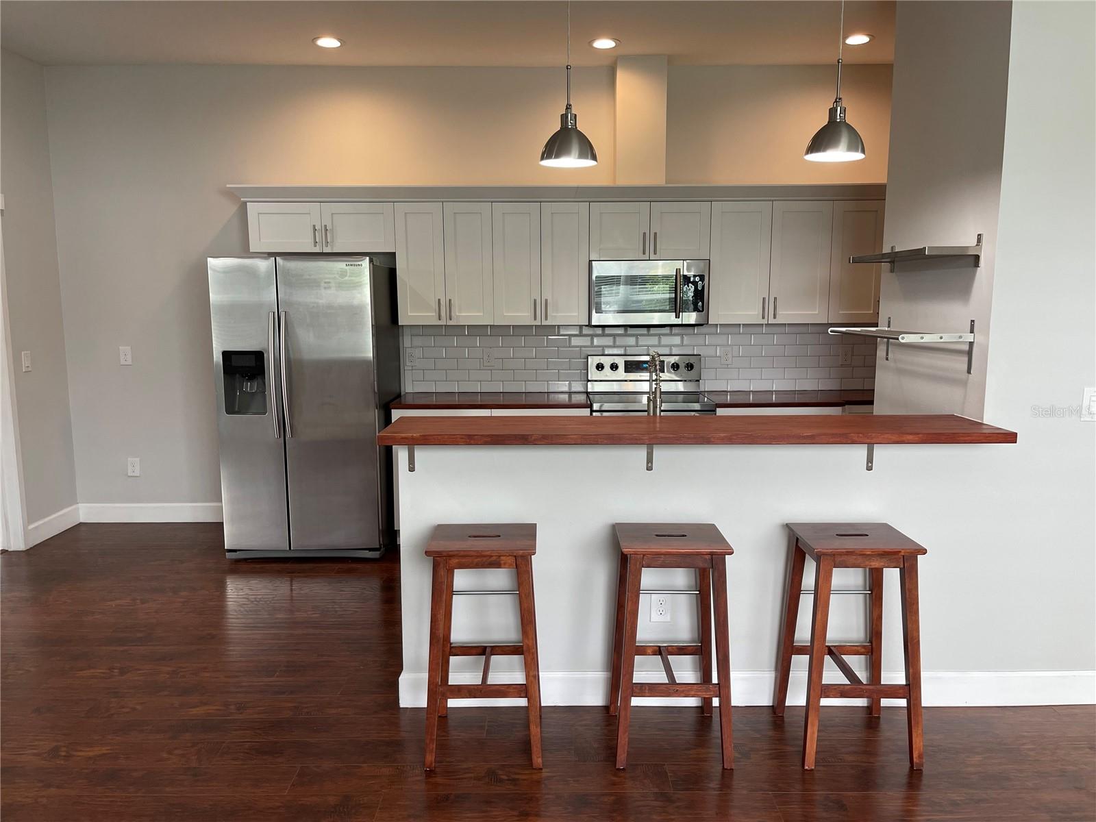 EAST CHANNELSIDE TWNHMS - Residential Lease