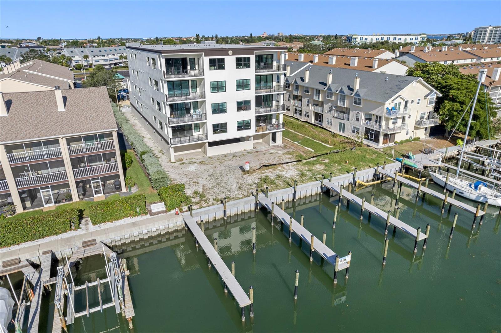 QUIET COVE CONDOMINIUM - Residential