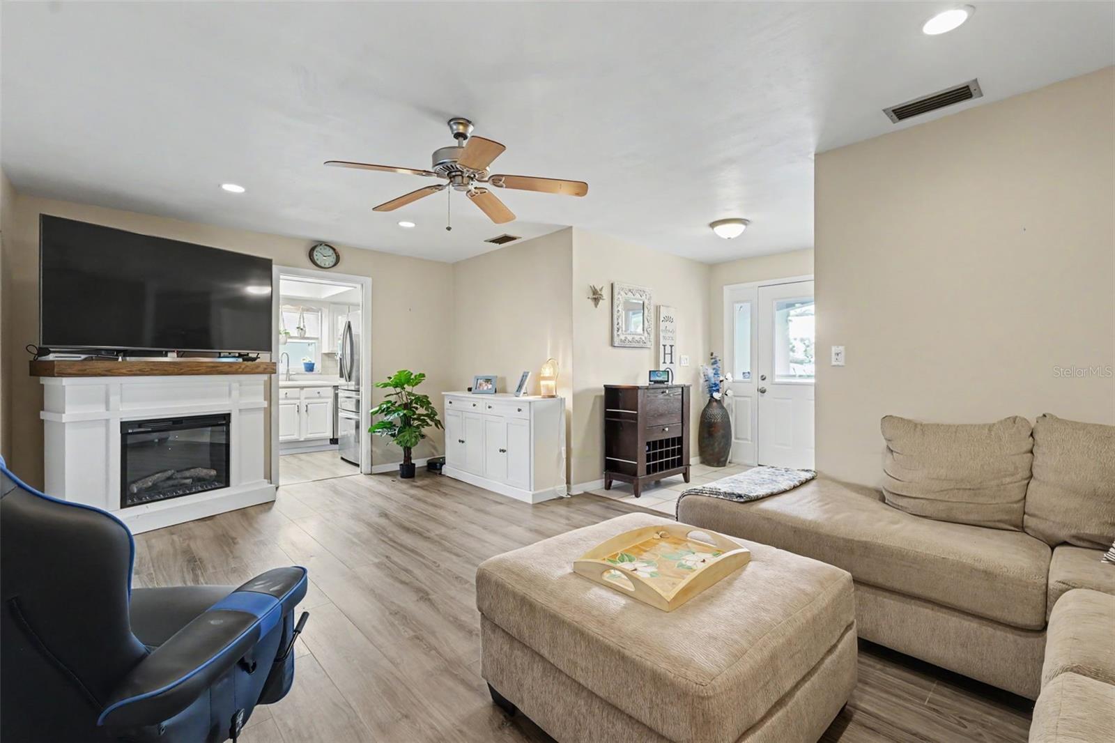 IMPERIAL GROVES - Residential