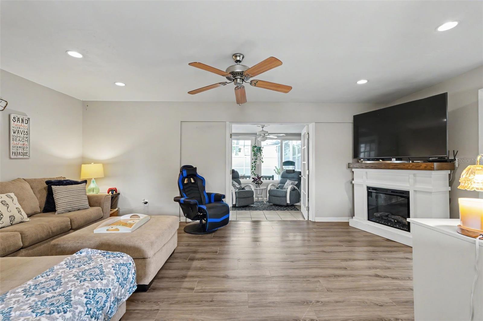 IMPERIAL GROVES - Residential