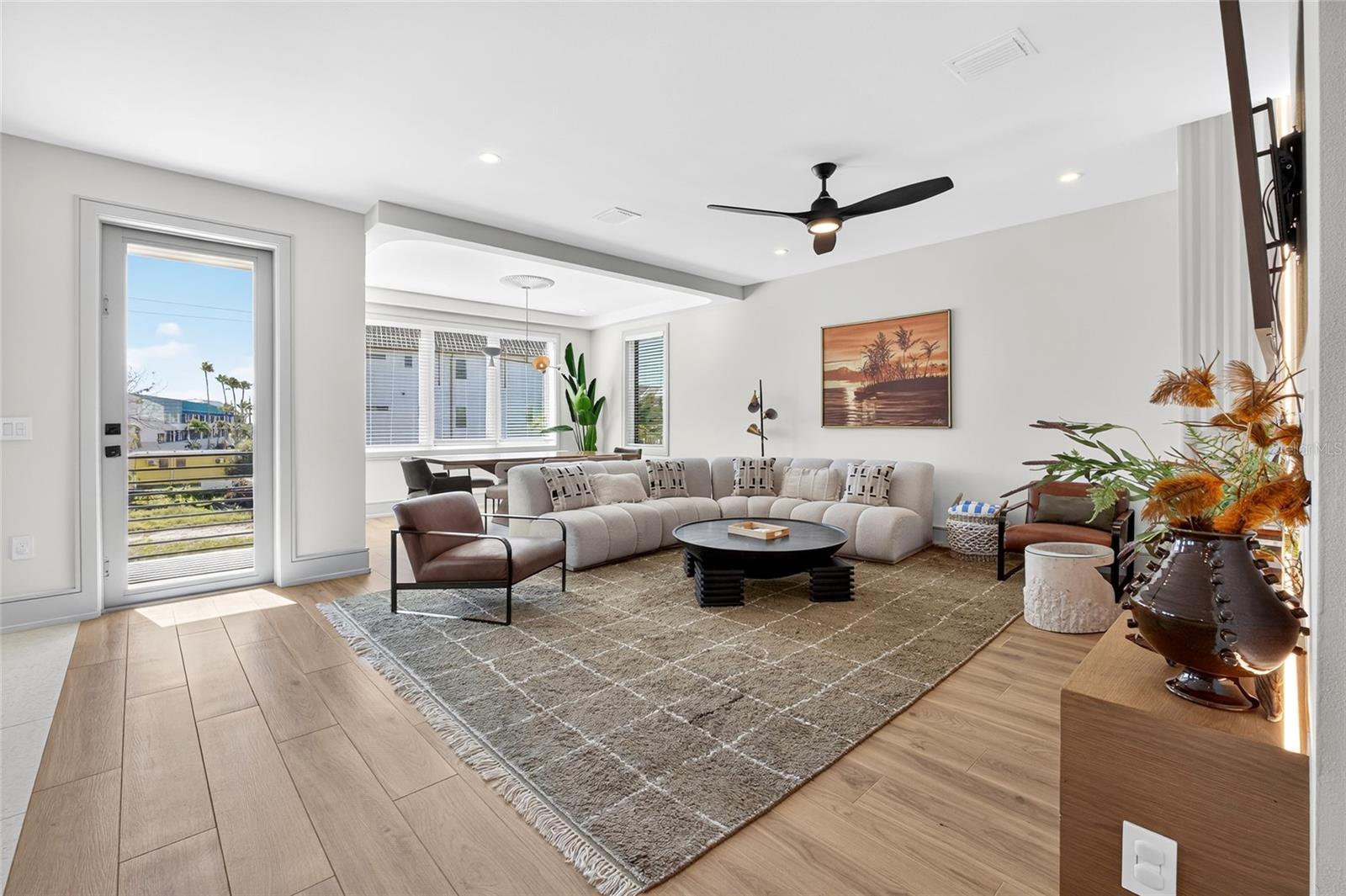 BAY MANOR - Residential