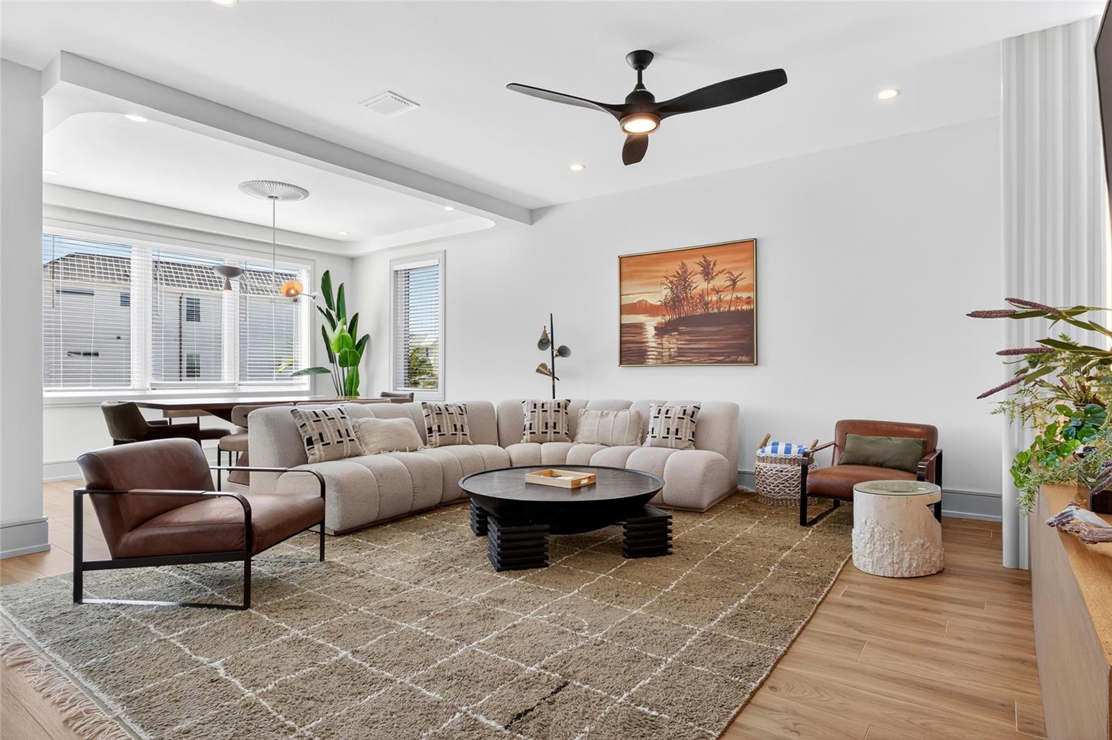BAY MANOR - Residential