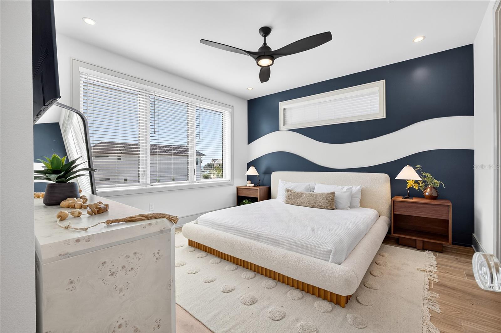 BAY MANOR - Residential