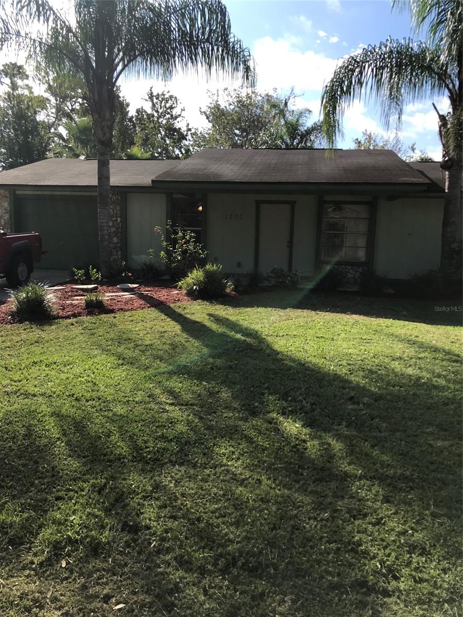 3 Bedroom, 2 Bath, with Garage in quiet area of Florida Shores.  New Kitchen appliances, freshly painted, fenced yard, large wooden shed in back yard, wooden deck.  This house will not last long! Call 386-426-6006 for details.