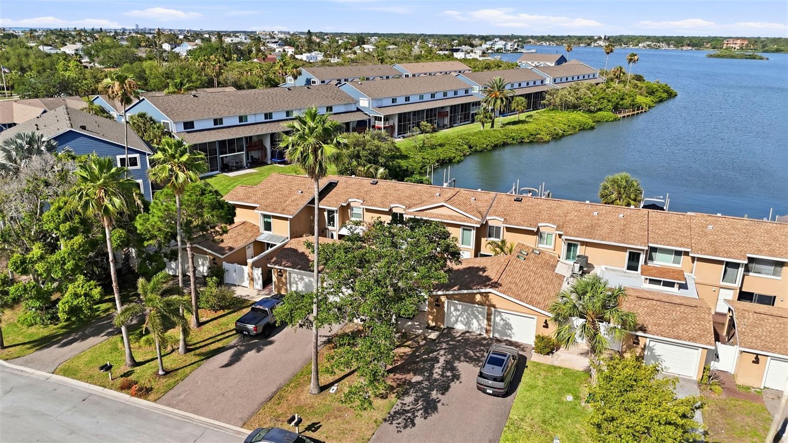 LA HACIENDA CONDO - Residential