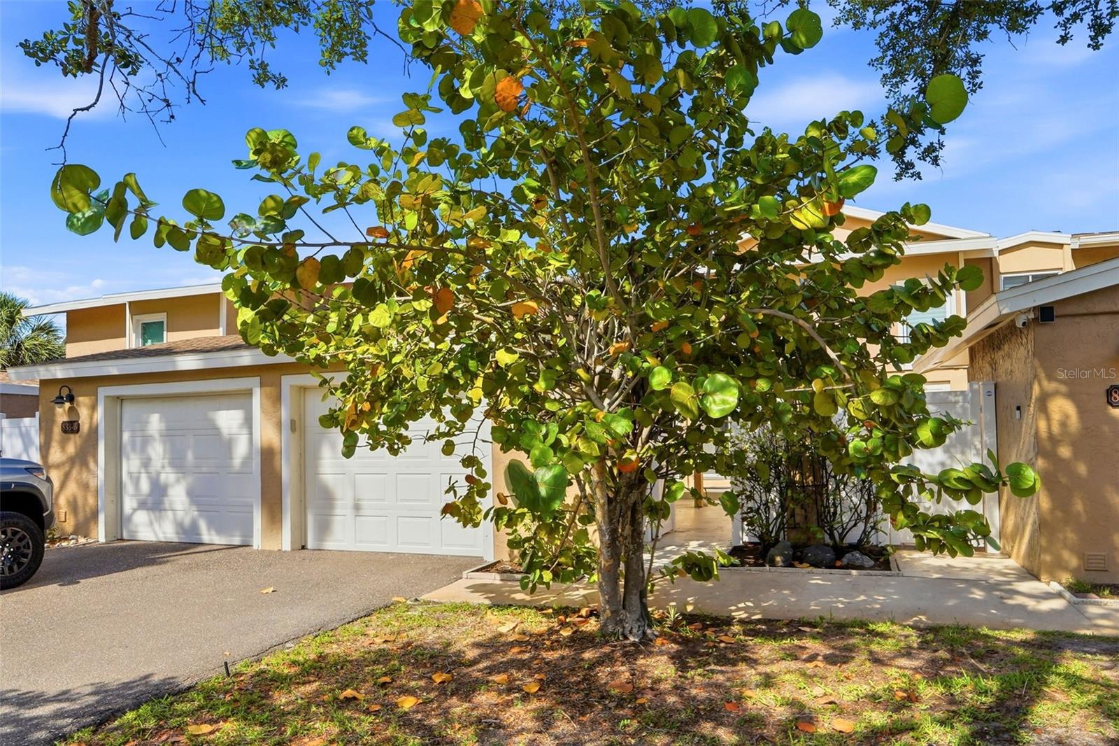 LA HACIENDA CONDO - Residential