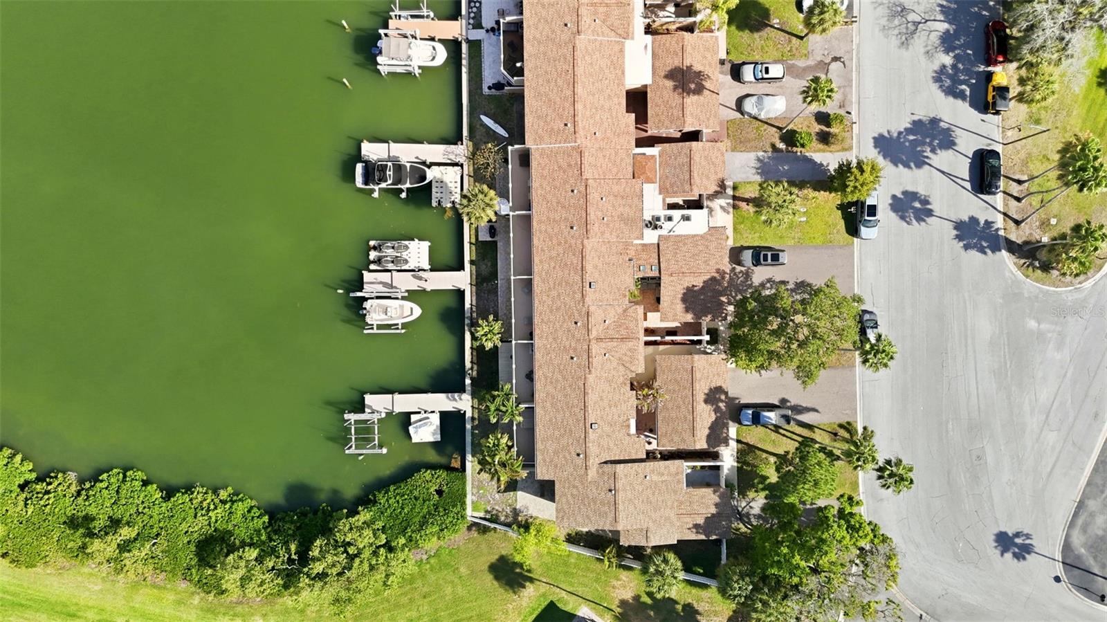 LA HACIENDA CONDO - Residential