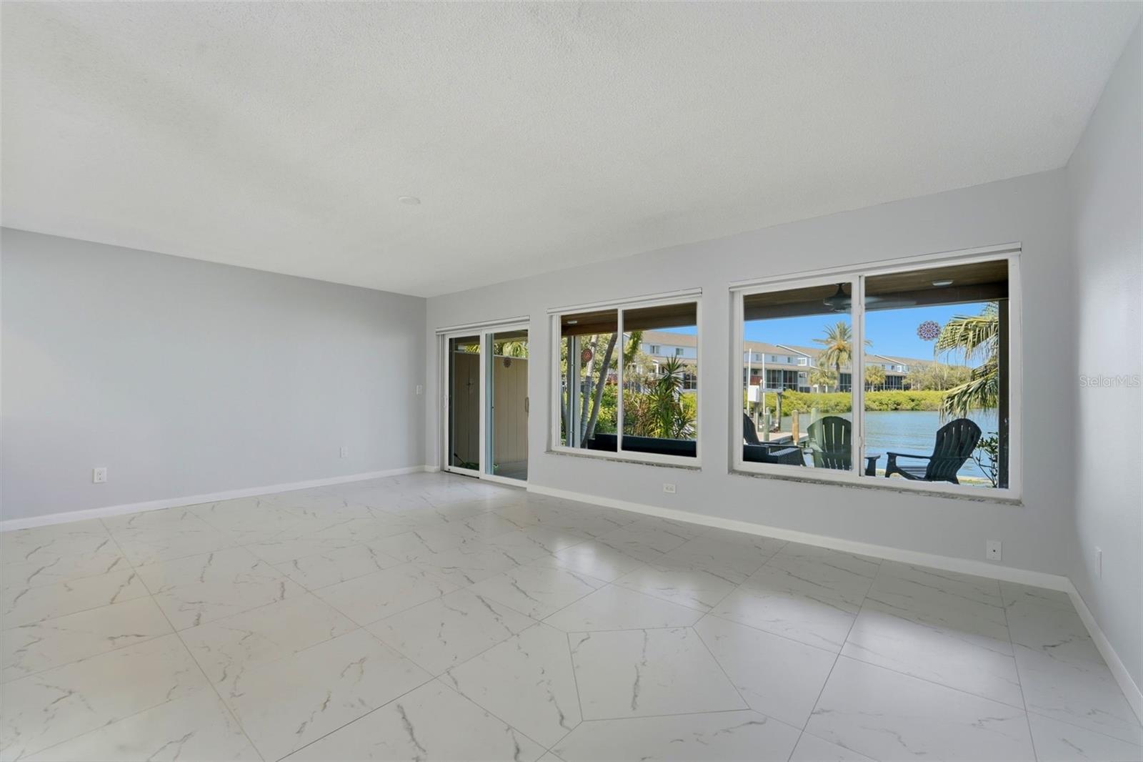 LA HACIENDA CONDO - Residential