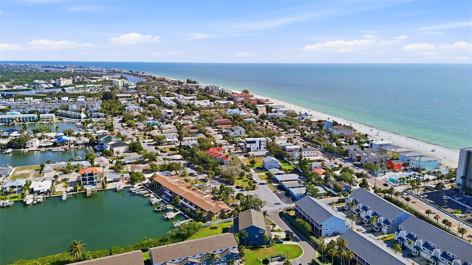 LA HACIENDA CONDO - Residential