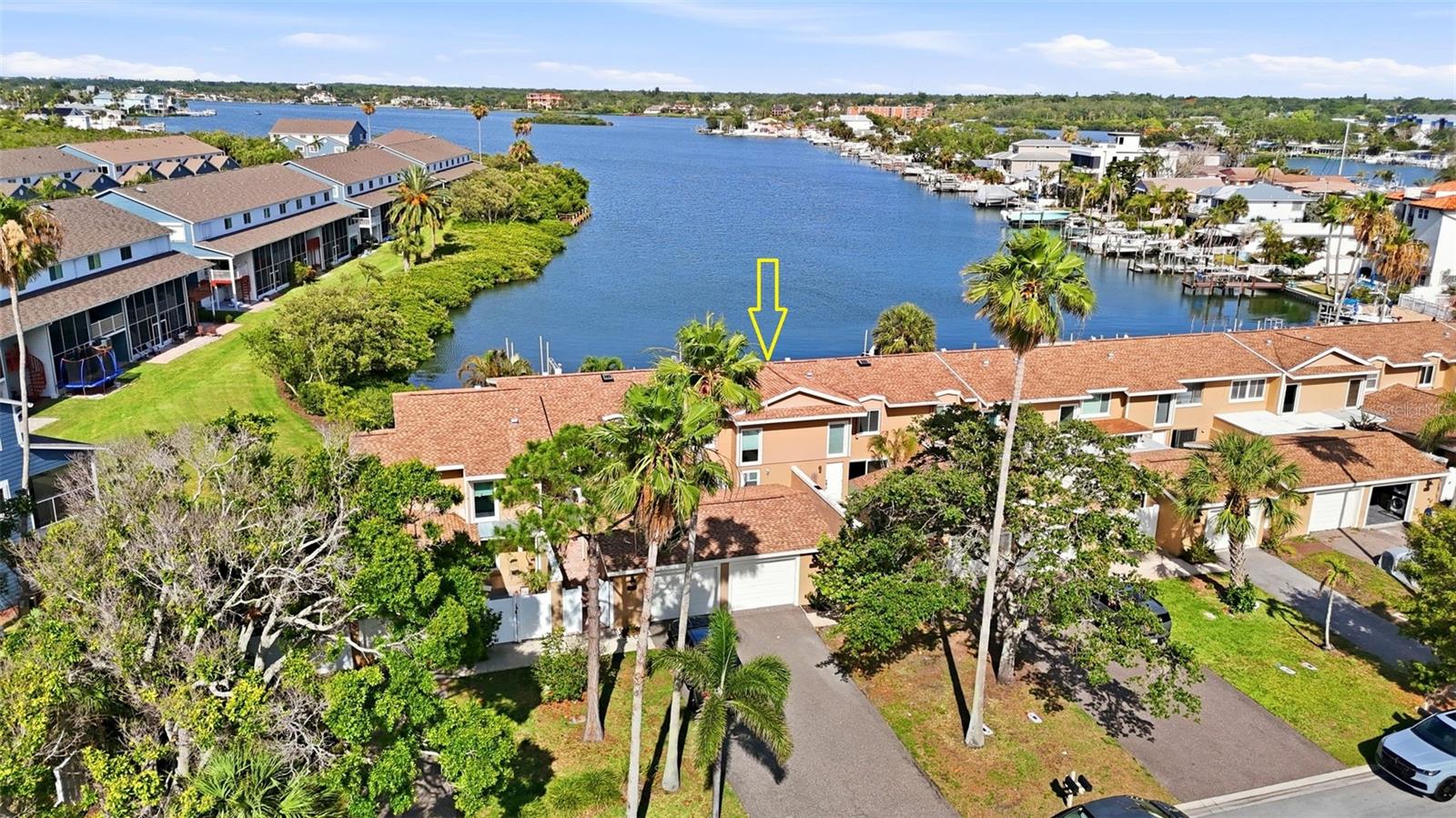 LA HACIENDA CONDO - Residential