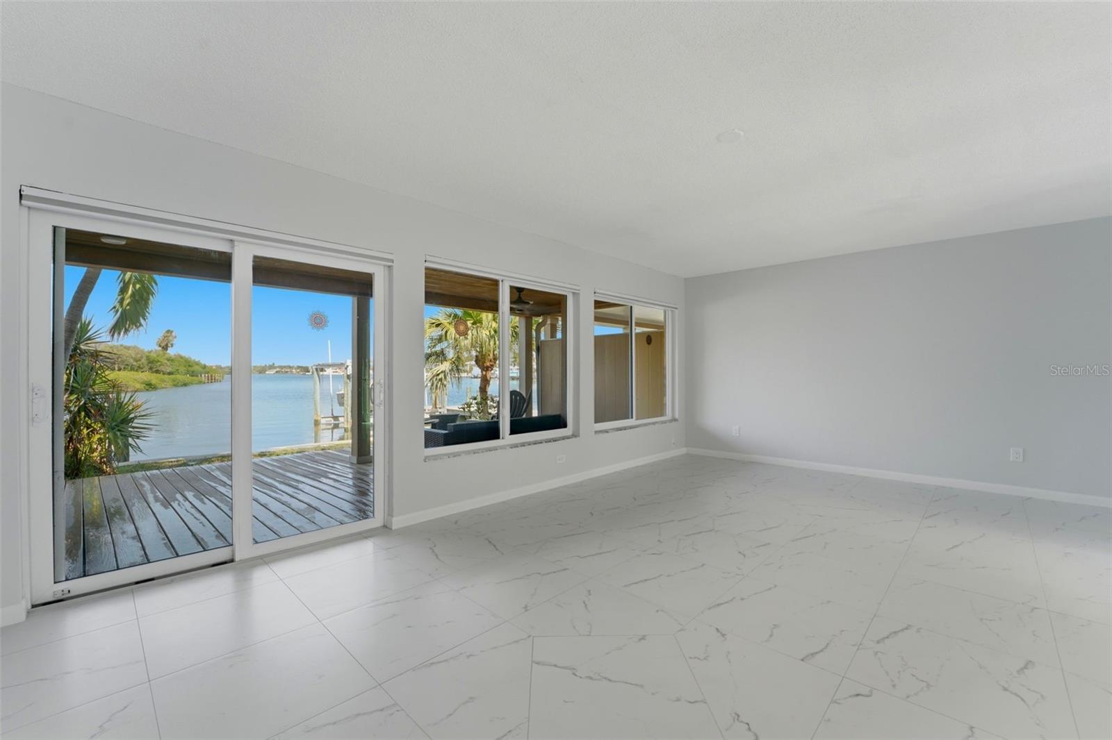 LA HACIENDA CONDO - Residential