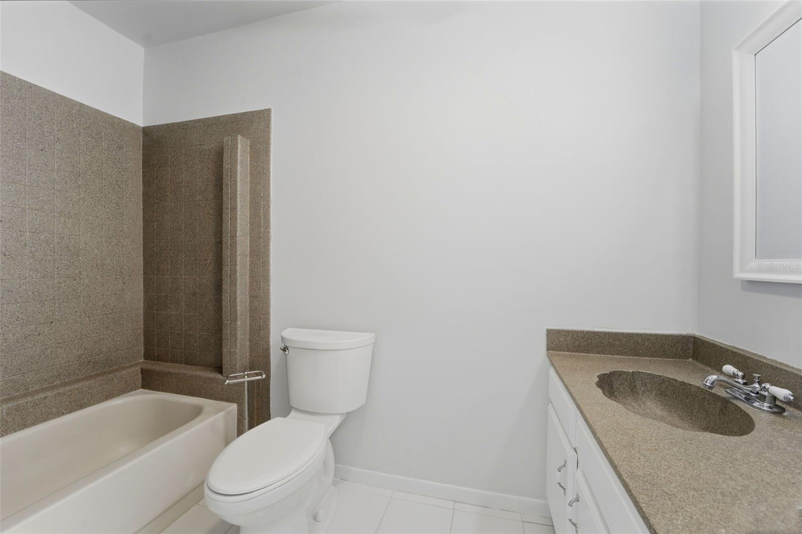 LA HACIENDA CONDO - Residential