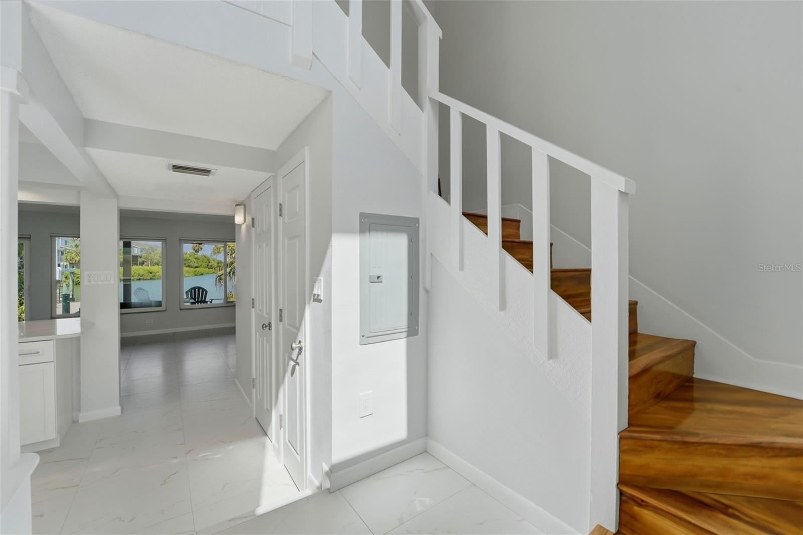 LA HACIENDA CONDO - Residential
