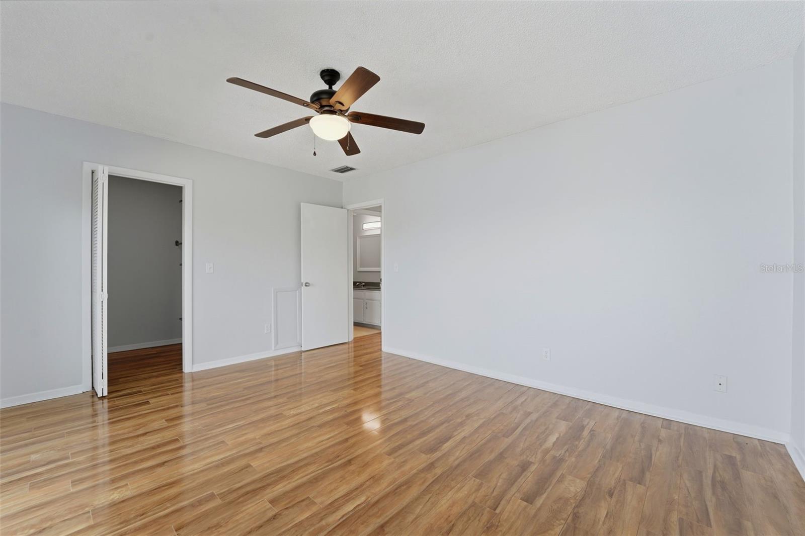 LA HACIENDA CONDO - Residential