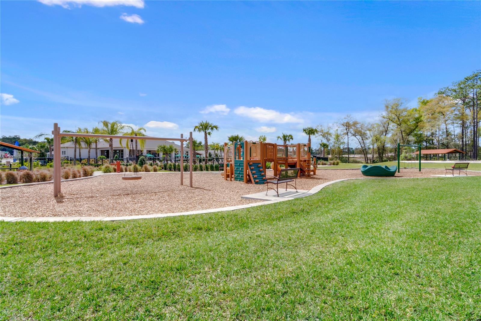VICTORIA OAKS PH D - Residential