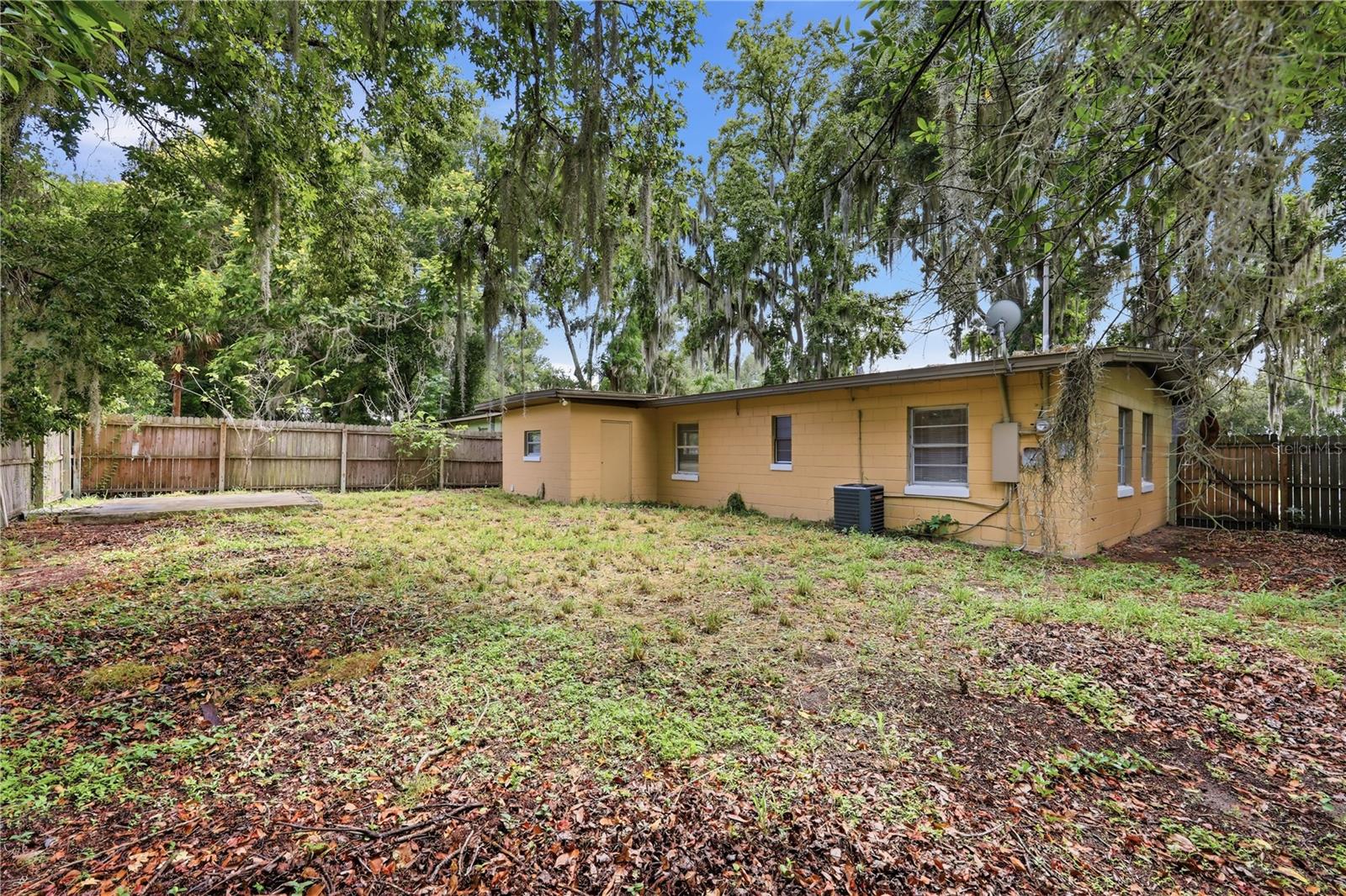 EUSTIS PINECREST - Residential