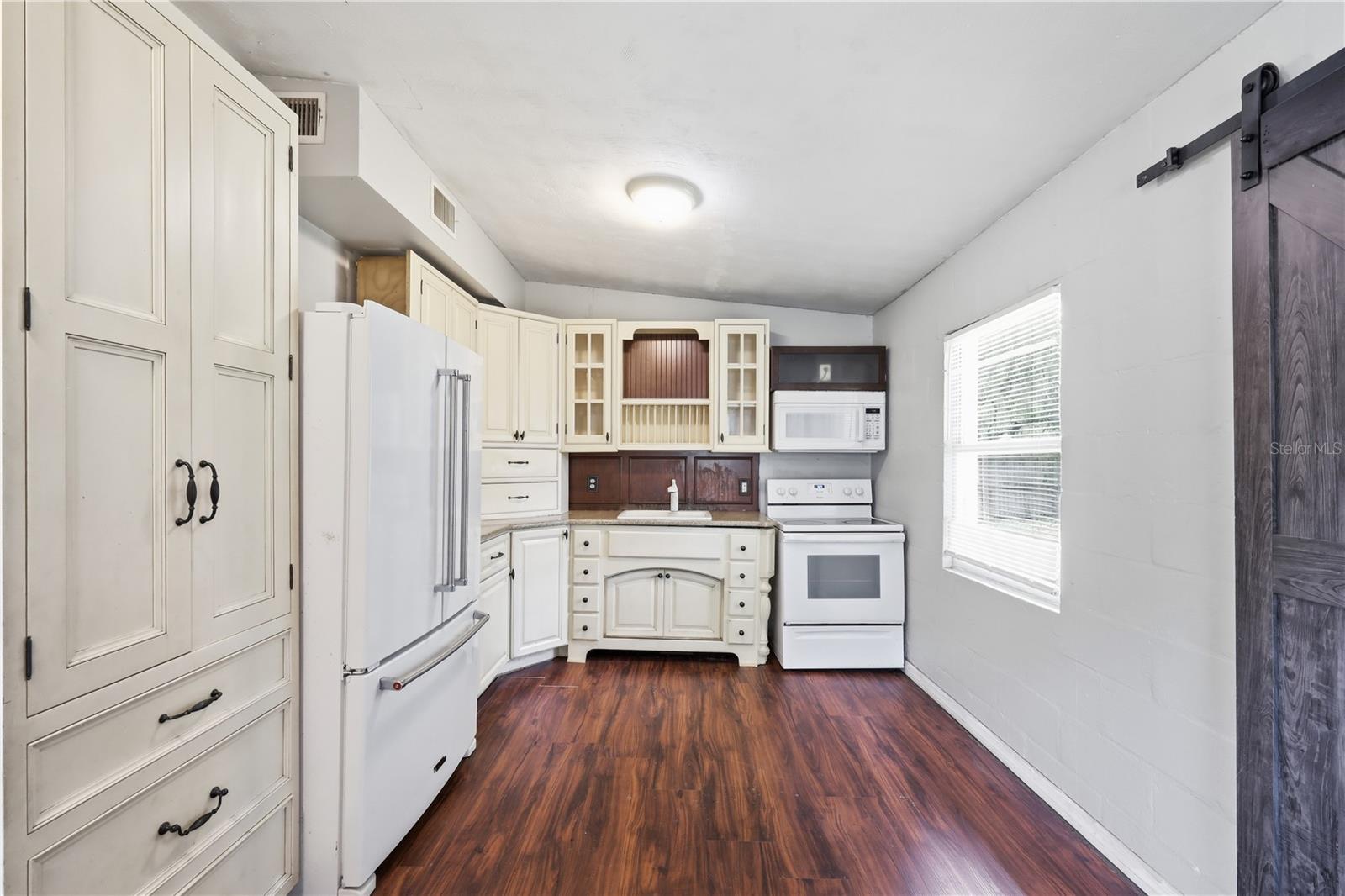 EUSTIS PINECREST - Residential
