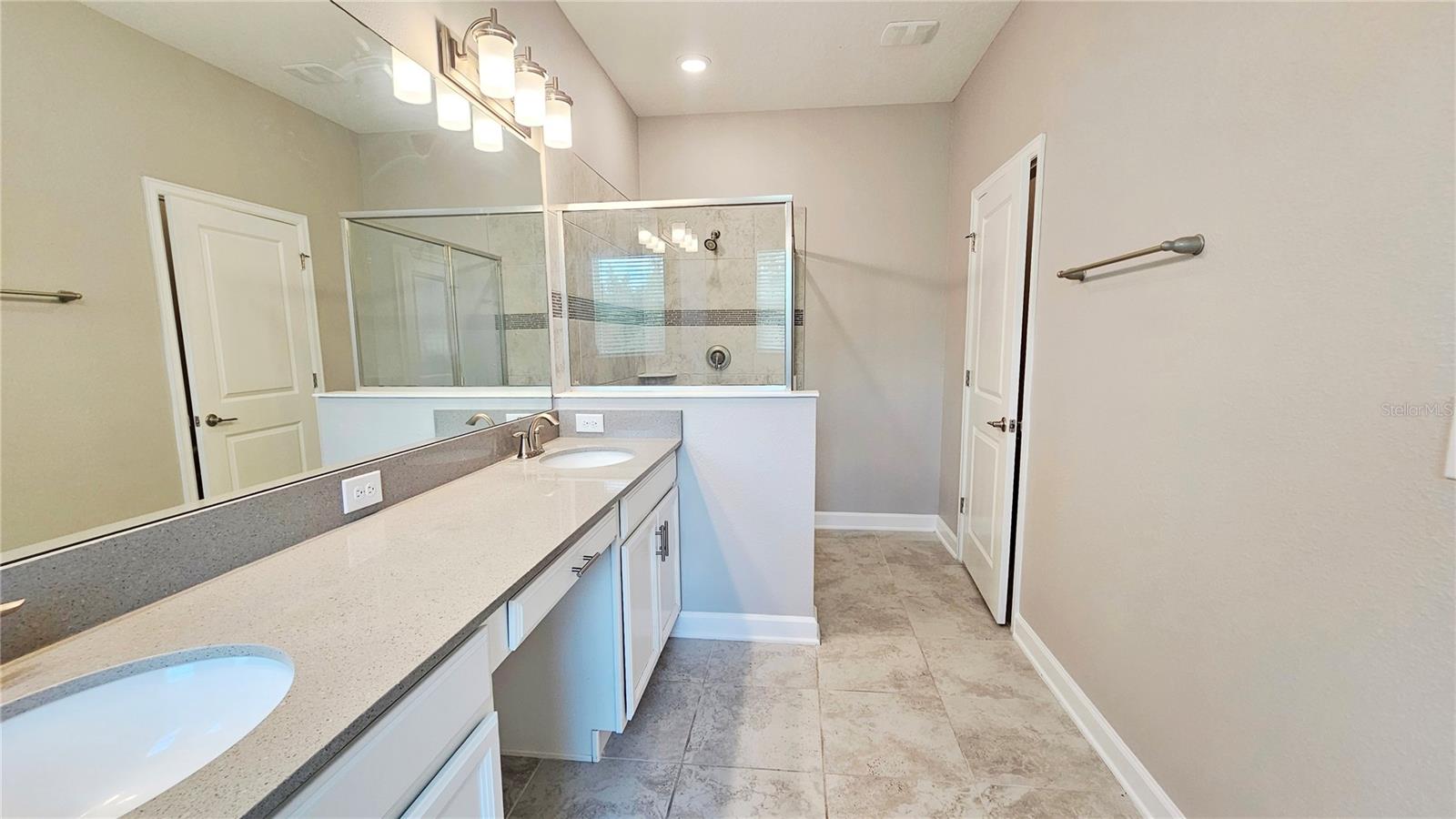 OAKS AT MOSS PARK - Residential Lease
