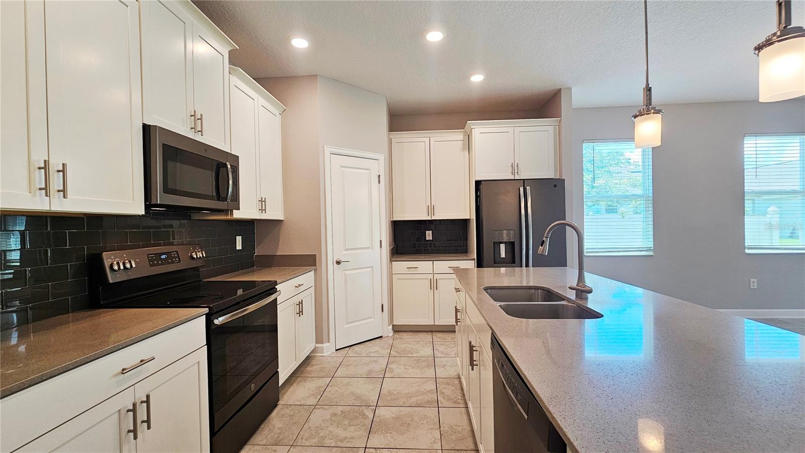 OAKS AT MOSS PARK - Residential Lease