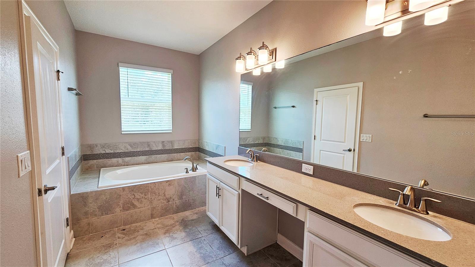 OAKS AT MOSS PARK - Residential Lease