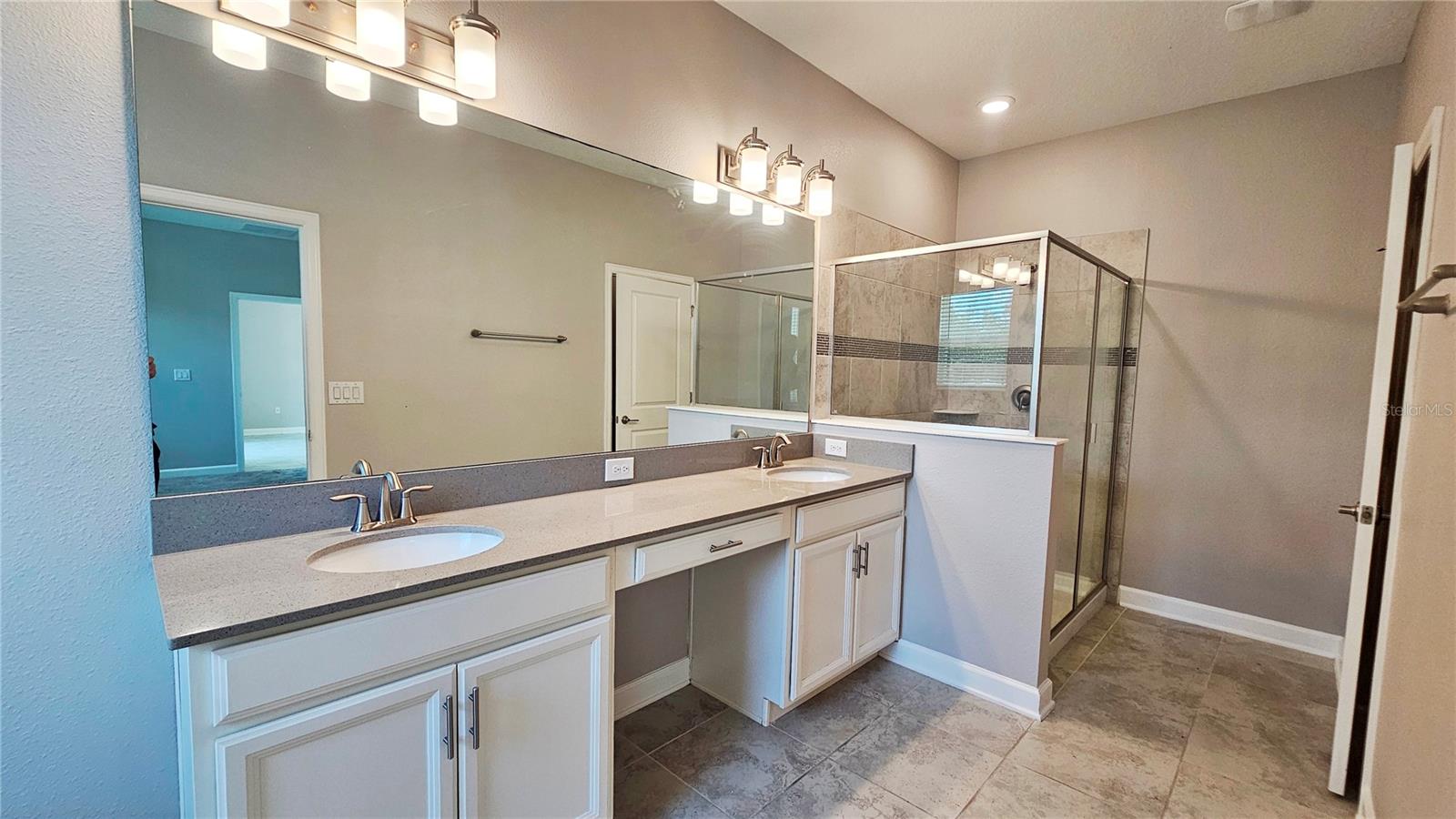 OAKS AT MOSS PARK - Residential Lease