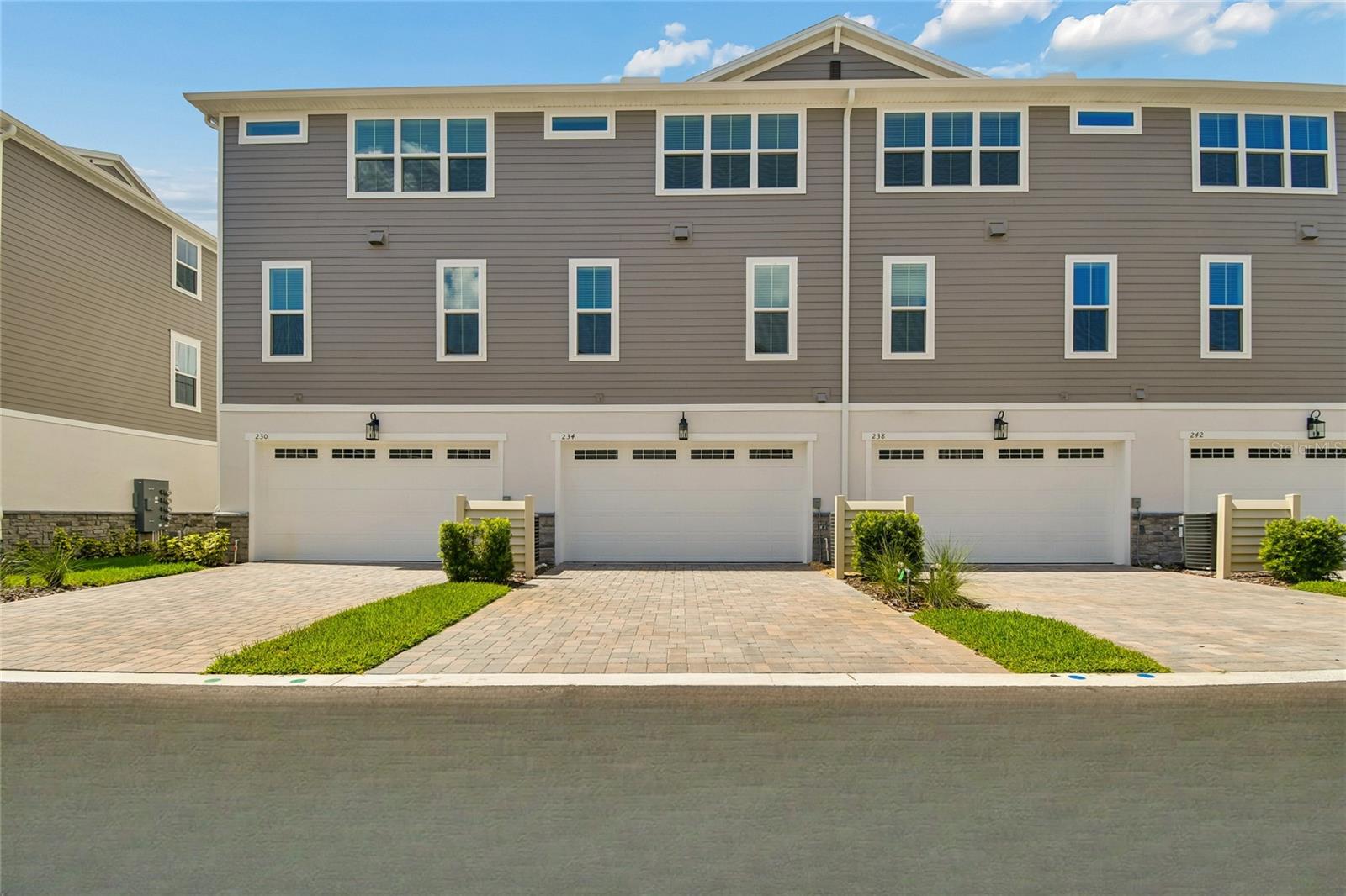 TOWNES AT NORTHLAKE - Residential