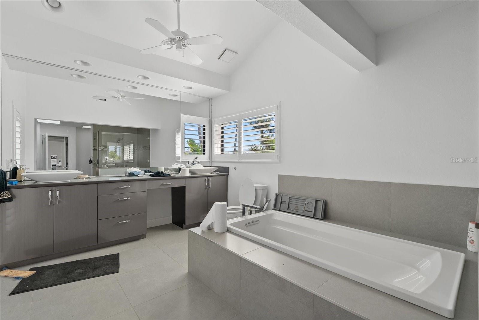 BAY ISLAND SHORES - Residential
