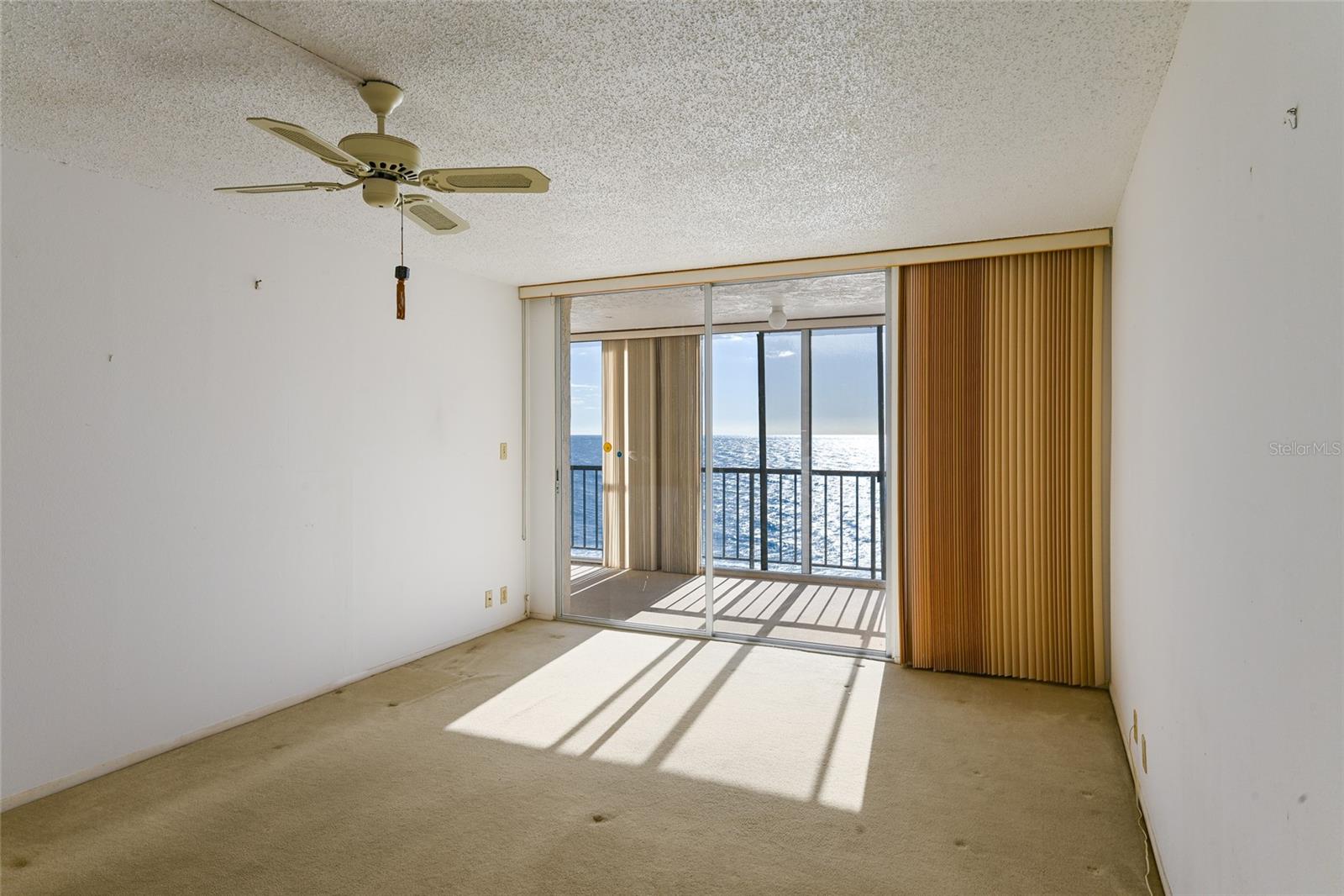 LONGBOAT HARBOUR TOWERS - Residential