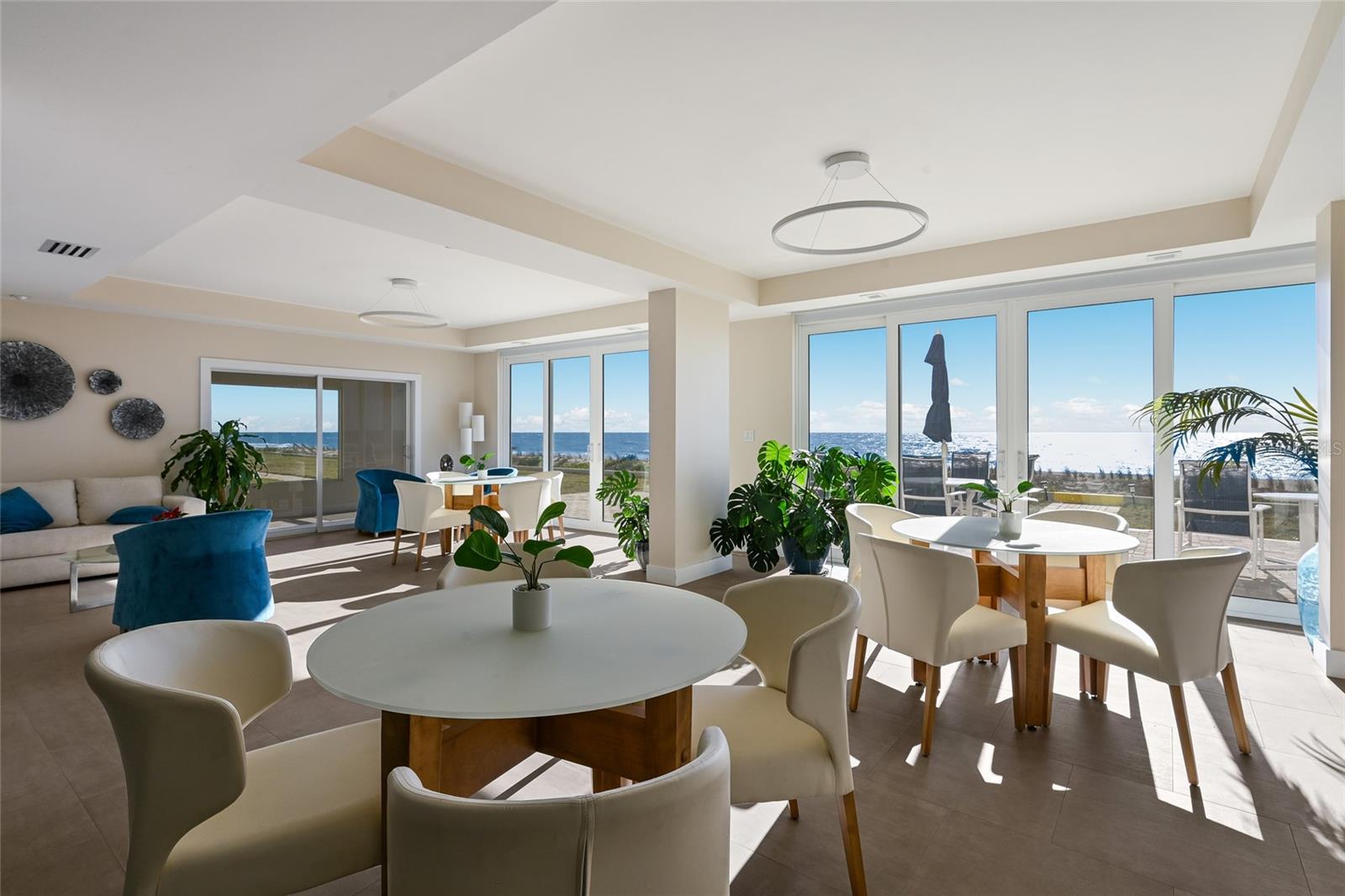 LONGBOAT HARBOUR TOWERS - Residential