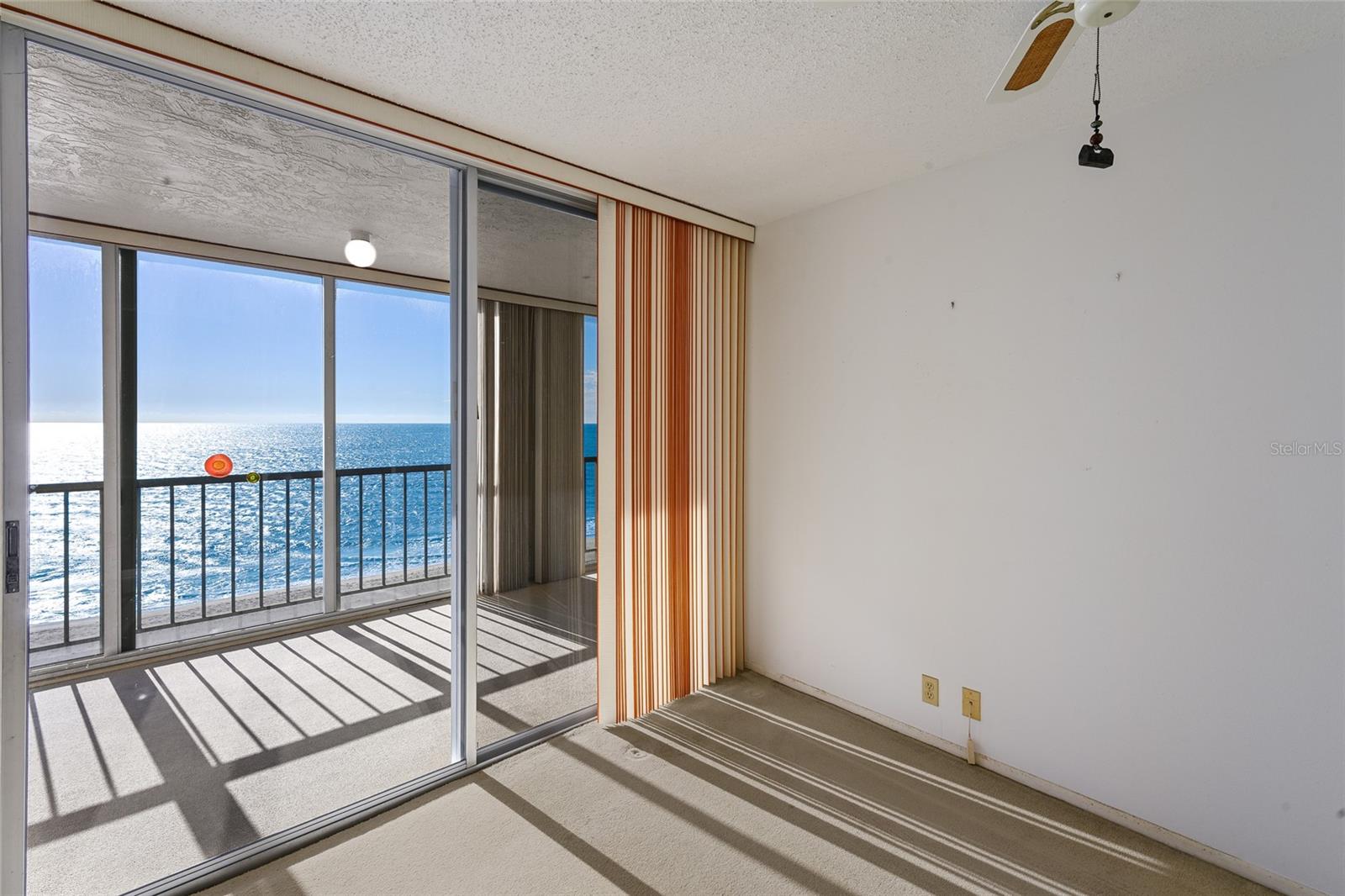 LONGBOAT HARBOUR TOWERS - Residential
