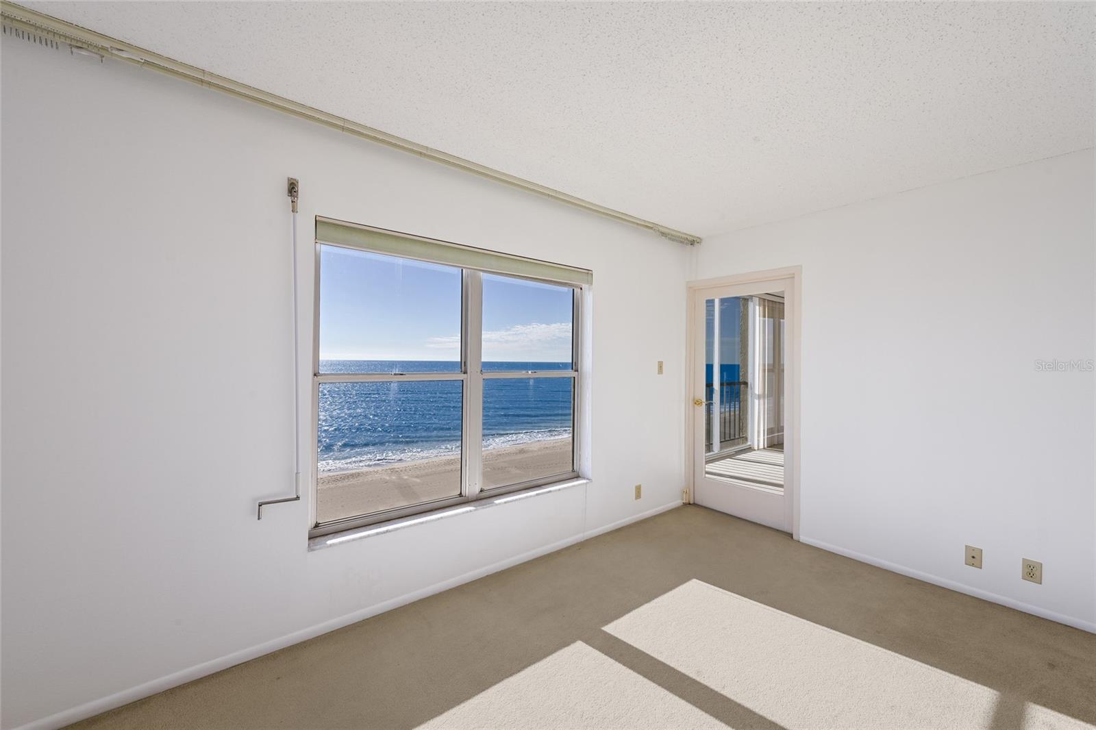 LONGBOAT HARBOUR TOWERS - Residential